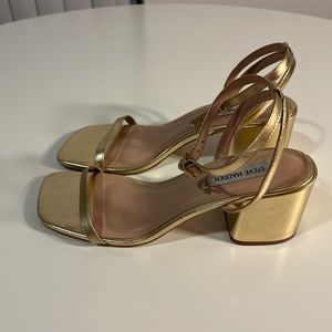 Steve Madden Audrina Gold Leather Heels in Size 9.5